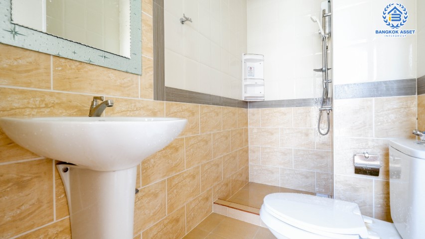 *****ทาวน์เฮ้าส์มือสองย่านสมุทรสาคร ม.โกลเด้นทาวน์ พระราม2 หลังมุม! เนื้อที่กว้างขวางถึงเกือบ 22 ตร.ว. ฟังก์ชันจัดเต็มอย่างกับบ้านเดี่ยว 4 ห้องนอน 3 ห้องน้ำ 2 ที่จอดรถ แถมฟรี! 2 เครื่องปรับอากาศ, 1 เครื่องทำน้ำอุ่น, 1 เครื่องดูดควัน เชื่อมต่อถ.พระราม 2 ใกล้บิ๊กซี, เซ็นทรัลพระราม 2 และทางด่วน "พระราม 2"